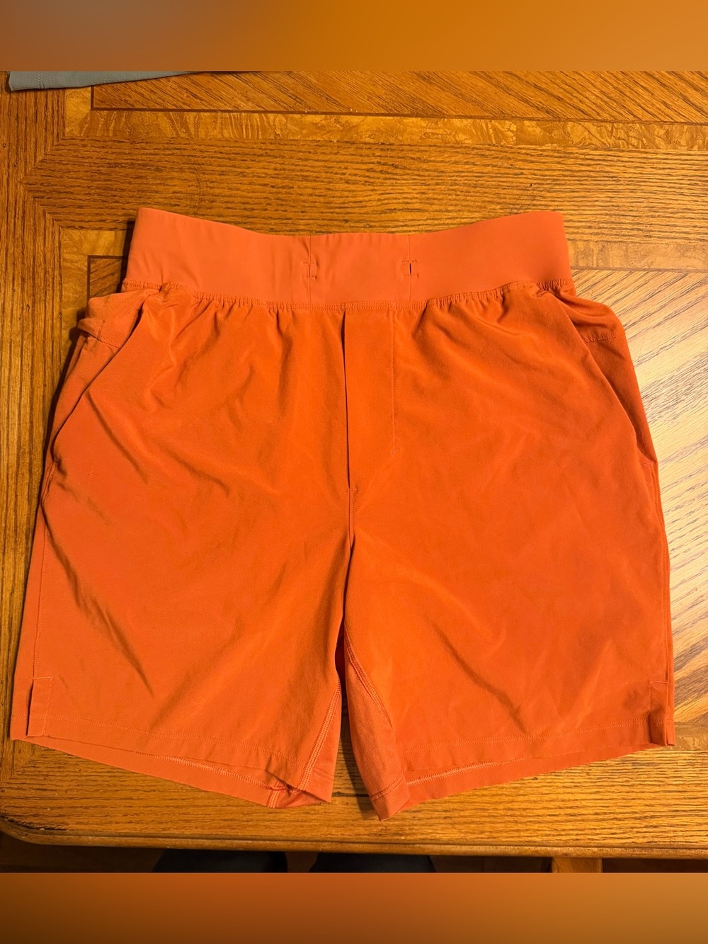 Lululemon classic men’s short in burnt orange